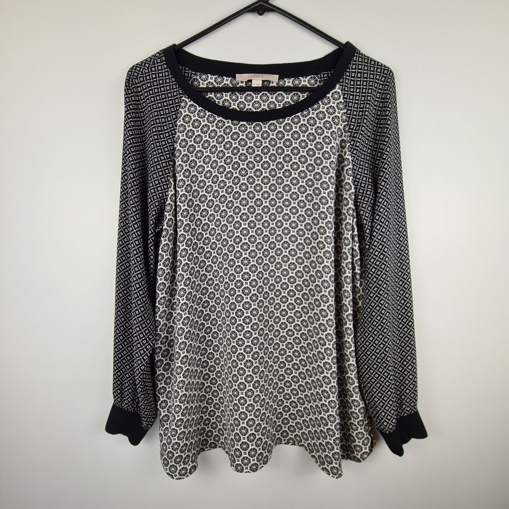 Ann Taylor Loft Women's Small Blouse Long Sleeve Black White‎ Geometric Pattern